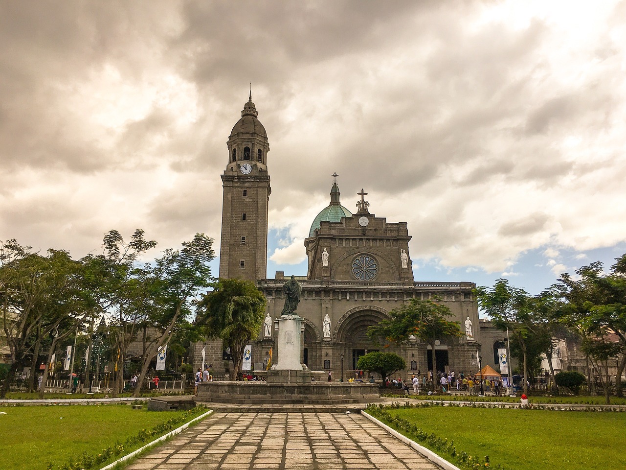 Manila Cathedral to Fort Santiago: One Way to Travel | A Place Worth A Visit